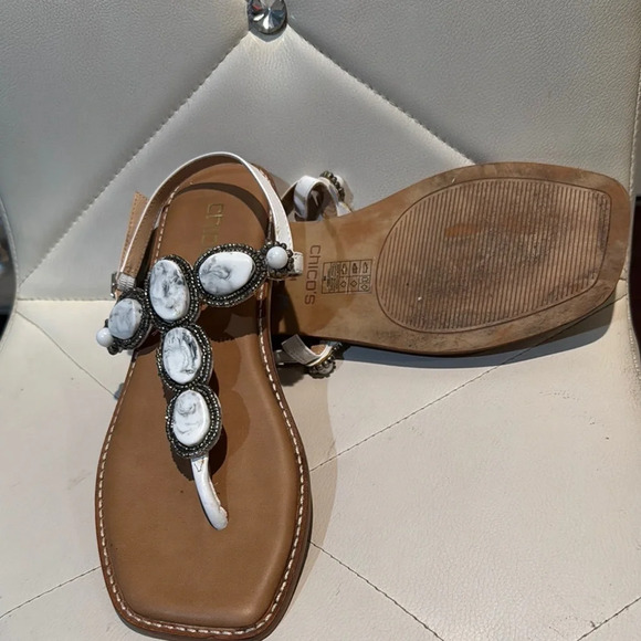 Chic White and Brown Sandals for Versatile Elegance - Picture 4 of 5